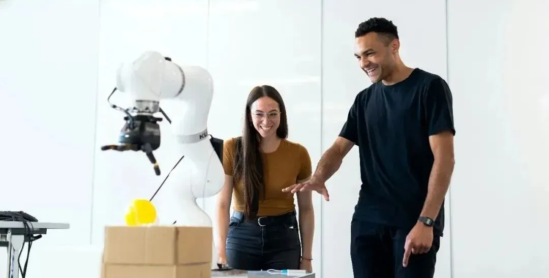 揭秘阿联酋2026“脱油”计划,中国企业如何分得最大蛋糕?